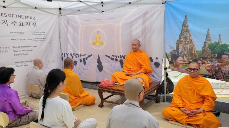 ปทุมธานี วัดไทยในเกาหลีใต้เปิดบูธสอนนั่งสมาธิ ในงานสัปดาห์วันวิสาขบูชานานาชาติ