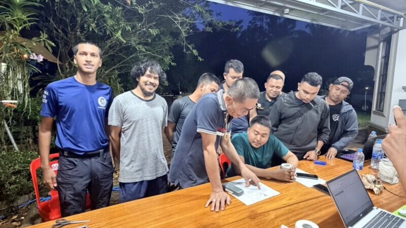 ตำรวจชุมพร–ภาค 8 รวบแก๊งอ้างเป็นตำรวจปล้นตู้เซฟแรงงานเมียนมา พบเอี่ยวคนมีสี-ผู้ช่วยผู้ใหญ่บ้าน ยึดของกลางจำนวนมาก