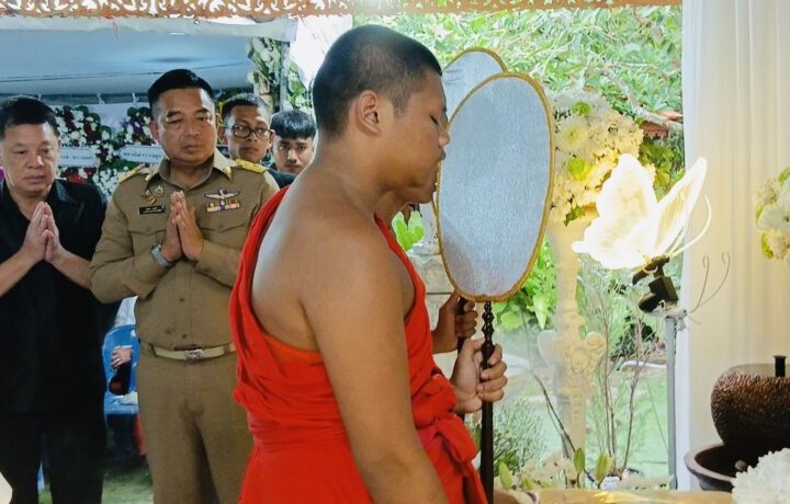 ชุมพร-คนนับพันหยาดน้ำตาร่วง ร่วมส่งดวงวิญญาณ อดีตนายอำเภอแหวนเพชร รองผู้ว่าราชการจังหวัดชุมพร