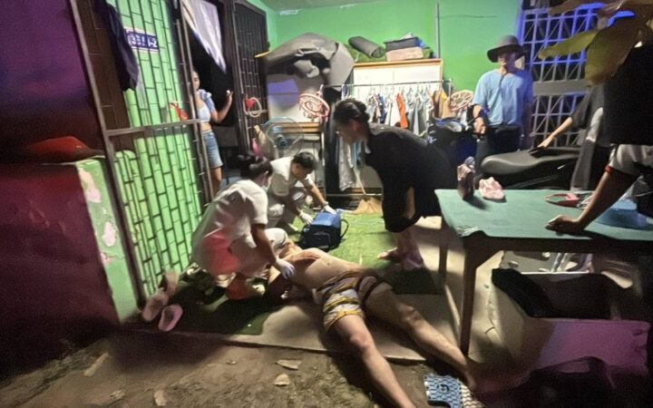 เจ้าของห้องเช่าห้ามศึกลูกบ้าน เจอกลุ่มอันธพาลยกพวก 20 คน อาวุธครบมือรุมทำร้าย ลุง-หลานเจ็บสาหัส
