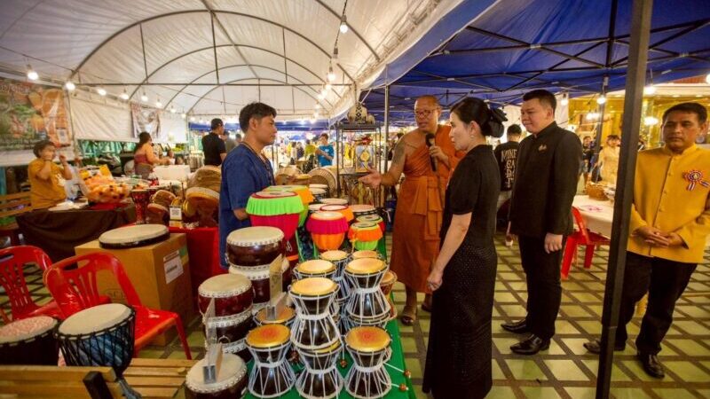 เปิดแล้ว รำลึกหลวงพ่อพูล 20 ปี ละสังขาร ชมพระเก่า กลองโบราณ นิทรรศกาลเปิดโลก เรือโบราณ อายุพันปี พร้อมกิจกรรมวัฒนธรรมชุมชนเพียบ