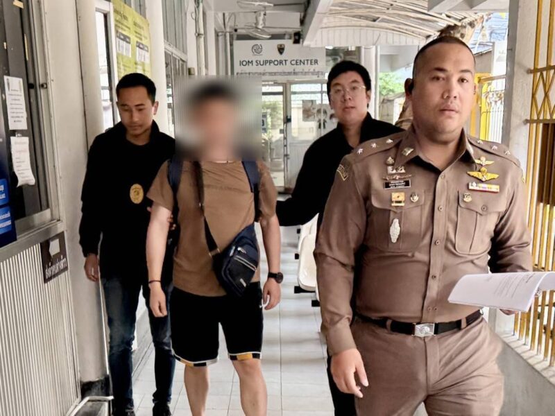 “สืบ ตม.3 ปิดจ็อบเดือดวันเดียวล่า 2 ชาติ” รวบหนุ่มจีนคดีลักทรัพย์-ตะครุบพ่อค้ายาฝรั่งเศสเครือข่าย 6 ประเทศ