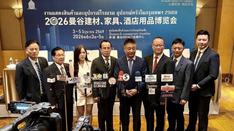 คุณสุวโรจน์ สุรักทวี ประธานบริหารบริษัท ฟัลครัม อินเตอร์เนชั่นแนล กรุ๊ป (ประเทศไทย) จำกัด และมิสเตอร์ เจียง จิว เหลียง ประธานบริษัท ฟัลครัม อินเตอร์เนชั่นแนล กรุ๊ป (ประเทศจีน) จำกัด เชิญชวนการเข้าร่วม “งานแสดงสินค้าและอุปกรณ์โรงแรม อุปกรณ์ในครัวกรุงเทพฯ 2569”