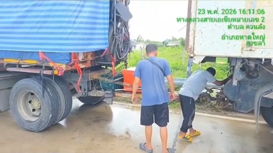 คืบหน้า คนขับรถบรรทุก 10 ล้อพ่วง ได้ขึ้นป้ายไวนิลด่าเจ้าหน้าที่ตำรวจด้วยข้อความหยาบคาย แขวนไว้ด้านข้างตัวพ่วง