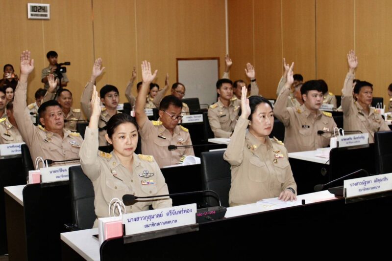 สภาเทศบาลเมืองจันทบุรีประชุมถกงบพัฒนาท้องถิ่น พิจารณาใช้งบสะสม–เพิ่มอุปกรณ์รองรับบริการประชาชนเพื่อการพัฒนาท้องถิ่นอย่างยั่งยืนในยุคที่มีการเปลี่ยนแปลง