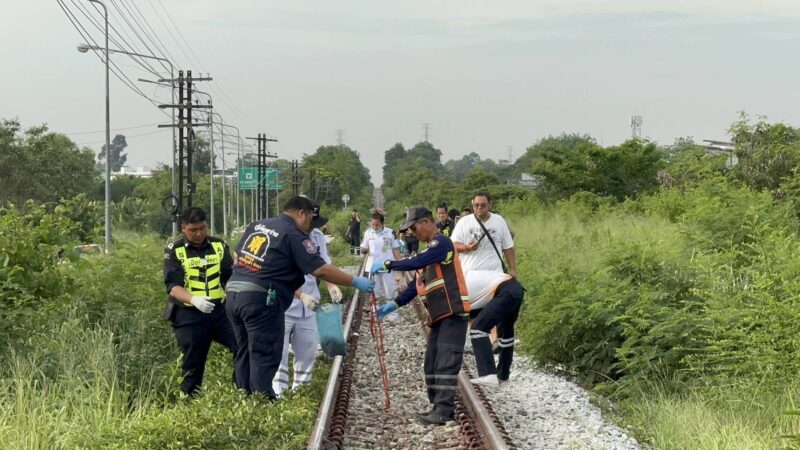 สลด ชายต่างชาติเดินตัดหน้ารถไฟสายด่วนพิเศษ ถูกชนเสียชีวิตย่านบางละมุง ตำรวจเร่งตรวจสอบอัตลักษณ์บุคคล