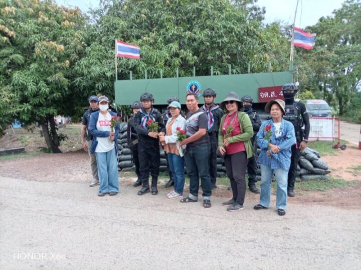 สระแก้ว-ทหารไทยเดินชี้แนวอธิปไตย- เขมรยอมขยับพื้นที่ทำกิน 300 เมตร ลดตึงเครียดชายแดน