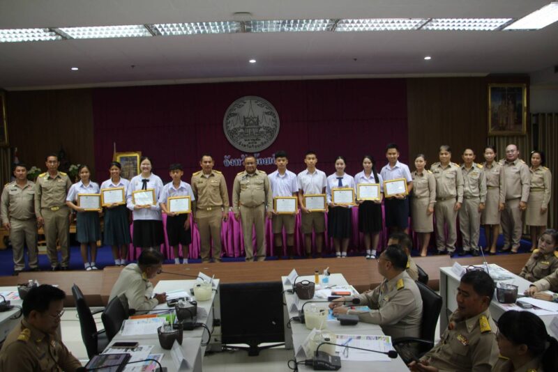 ร้อยเอ็ด – มอบเกียรติบัตร “คนดีศรีสาเกตนคร” เชิดชูเด็กและเยาวชนดีเด่น ตามโครงการทุนการศึกษาพระราชทาน ม.ท.ศ. รุ่นที่ 18 ปี 2569