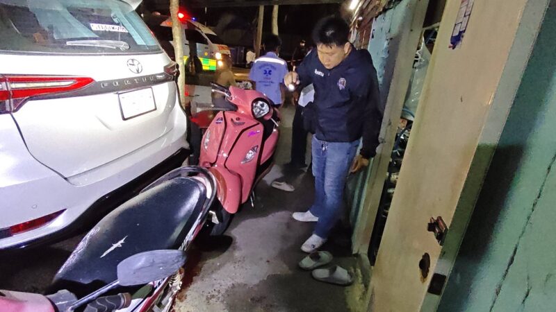 ปทุมธานี – คนร้ายบุกยิงหนุ่มขับรถส่งพัสดุเจ็บสาหัสคาบ้านแฟนสาว
