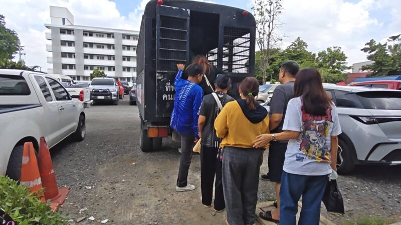 ปทุมธานี – ตร.คุมตัวนักพนัน 34 คน ส่งศาลจังหวัดธัญบุรี
