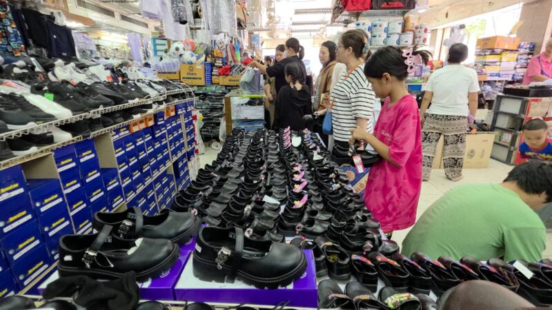 จังหวัดลพบุรี – โรงรับจำนำลดดอกเบี้ยช่วยประชาชนชุดนักเรียนขึ้นราคาซื้อหาเท่าที่จำเป็น