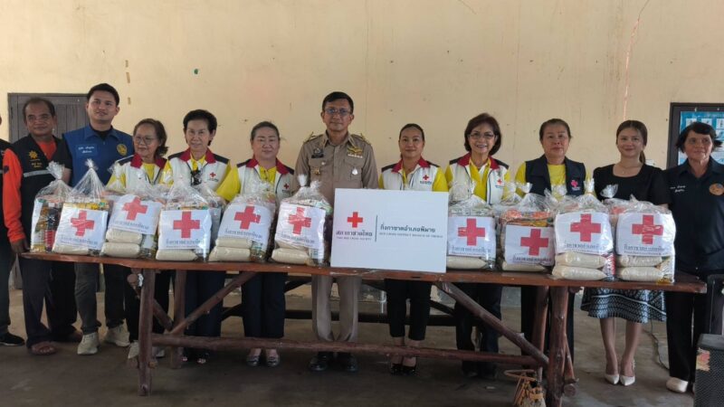 เจ้าหน้าที่ปภ.พิมายเร่งสำรวจความเสียหายจากพายุซัดบ้านพังกว่า 60 หลังคาเรือนพร้อมให้การช่วยเหลือประชาชนที่ได้รับผลกระทบ