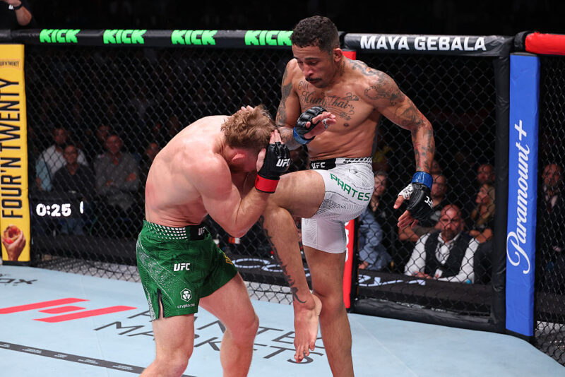 ปราเตส โชว์มวยไทยเข่ายัดไส้ ไล่ถลุง แมดดาเลนา ยับคาบ้านยก 3 ศึก UFC เพิร์ธ