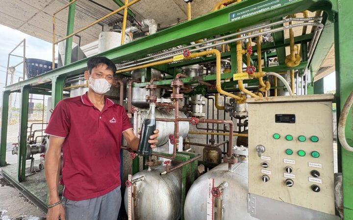 ปทุมธานี – ตลาดสี่มุมเมืองโชว์นวัตกรรมเปลี่ยนขยะพลาสติกเป็นน้ำมันลดค่าใช้จ่ายแสนบาทต่อปี