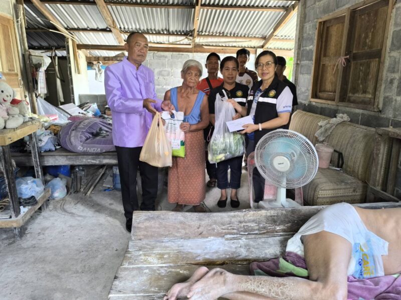 นครนายก – อบต.บ้านใหญ่ร่วมกับกลุ่มพี่น้องและเพื่อนทหารผ่านศึกนครนายก มอบเงินและสิ่งของช่วยเหลือผู้ป่วยติดเตียงจำนวน 6 ราย