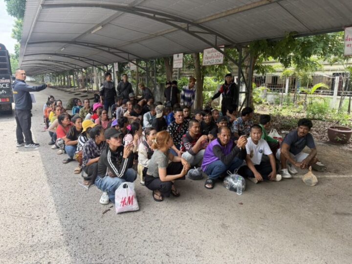 สระแก้ว-เปิดประตูเล็กด่านคลองลึก ผลักดันชาวกัมพูชา 57 คนกลับประเทศ ตามขั้นตอนกฎหมาย
