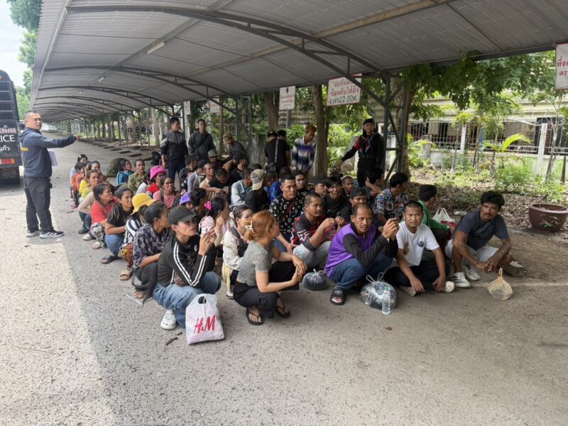 สระแก้ว-เปิดประตูเล็กด่านคลองลึก ผลักดันชาวกัมพูชา 57 คนกลับประเทศ ตามขั้นตอนกฎหมาย