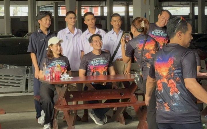 “เต้007” ลงพื้นที่บางซื่อ เปิดนโยบายชุดใหญ่ช่วยเด็ก-ผู้ปกครอง ดันเงินสนับสนุนรายวัน แก้เด็กตีกัน หนุนอีสปอร์ต