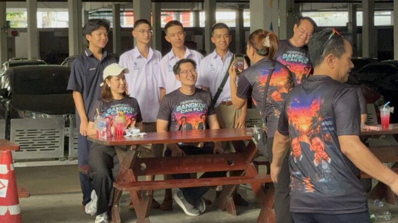 “เต้007” ลงพื้นที่บางซื่อ เปิดนโยบายชุดใหญ่ช่วยเด็ก-ผู้ปกครอง ดันเงินสนับสนุนรายวัน แก้เด็กตีกัน หนุนอีสปอร์ต