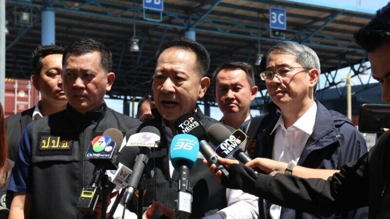 ผู้ว่าฯชลบุรี ผนึกกำลัง ป.ป.ช.ภาค2 ตำรวจ ขนส่ง และท่าเรือแหลมฉบัง เชื่อมข้อมูลสกัดรถบรรทุกน้ำหนักเกิน ณ ห้องประชุมแตรทอง 1 อาคารสโมสรท่าเรือแหลมฉบัง ตำบลทุ่งสุขลา อำเภอศรีราชา จังหวัดชลบุรี