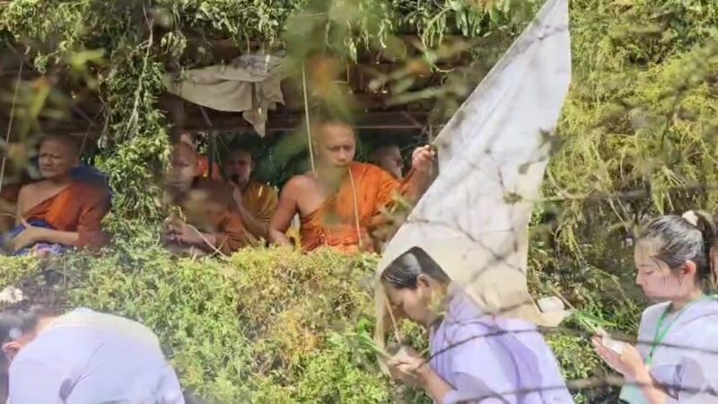 หนึ่งเดียวในสยามประเทศ “พิธีลอดซุ้มประตูป่าวัดห้วยหลาด” ปีที่ 71 เสริมมงคลชีวิต