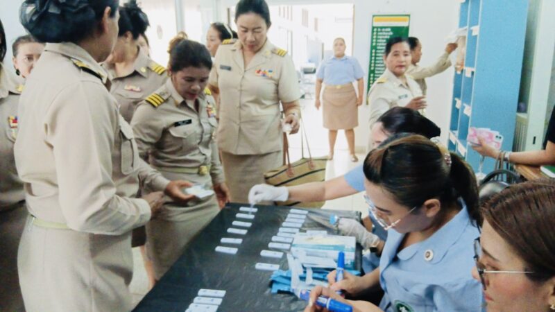 ชุมพร – เดือด!!!นายอำเภอท่าแซะ จัดหนักเปิดปฏิบัติการ “กวาดบ้านตัวเอง” สั่ง อส. ล็อกประตูห้องประชุม ตรวจปัสสาวะหาสารเสพติด