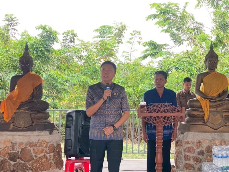 อำเภอคลองเขื่อน จัดกิจกรรมตามโครงการ “บวร ร้อยใจ สวมผ้าไทยใส่บาตร วัด ประชา รัฐ สร้างสุข”