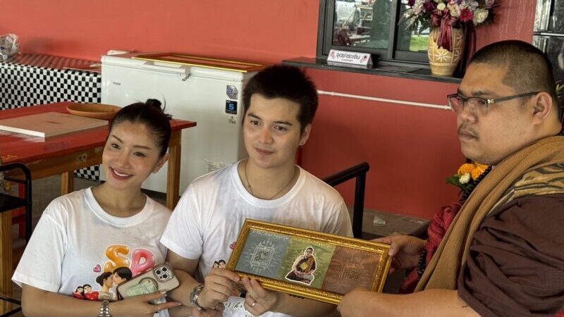 ปทุมธานี – แพรวพราวซันเปิดหมูกระทะฤาษีเณรเจิมปฐมฤกษ์คอหวยแห่ส่องเลขโต๊ะ