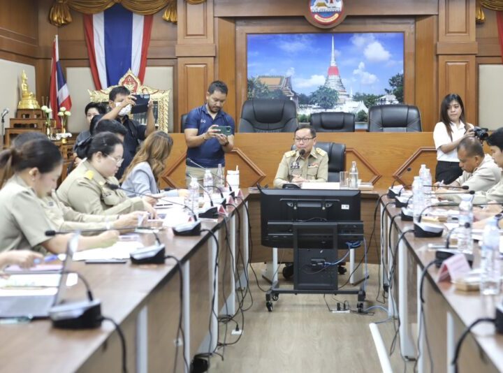 ผู้ว่าฯเดือดกลางห้องประชุม สั่งเทศบางปูแจงปมบ่อขยะท้ายบ้าน จ่อฟัน ม.157 หากพบละเว้นหน้าที่ หลังชาวบ้านร้องทุกข์กลิ่นเหม็นสะสมมานาน