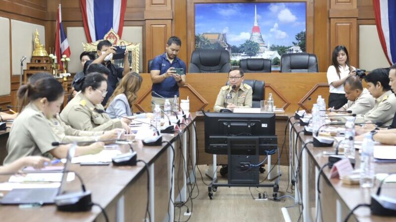 ผู้ว่าฯเดือดกลางห้องประชุม สั่งเทศบางปูแจงปมบ่อขยะท้ายบ้าน จ่อฟัน ม.157 หากพบละเว้นหน้าที่ หลังชาวบ้านร้องทุกข์กลิ่นเหม็นสะสมมานาน