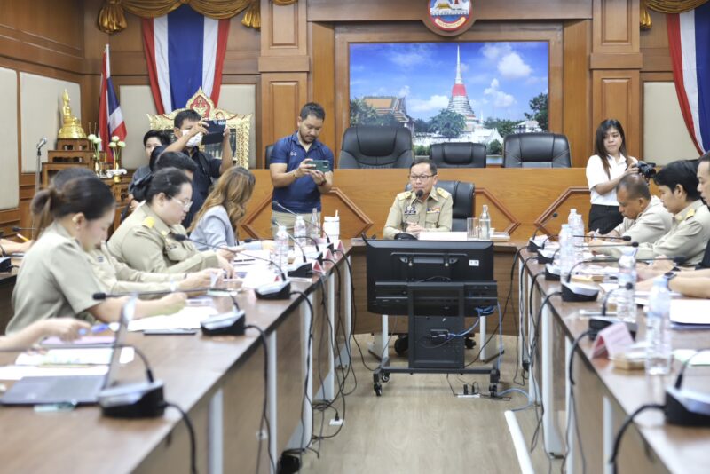 ผู้ว่าฯเดือดกลางห้องประชุม สั่งเทศบางปูแจงปมบ่อขยะท้ายบ้าน จ่อฟัน ม.157 หากพบละเว้นหน้าที่ หลังชาวบ้านร้องทุกข์กลิ่นเหม็นสะสมมานาน