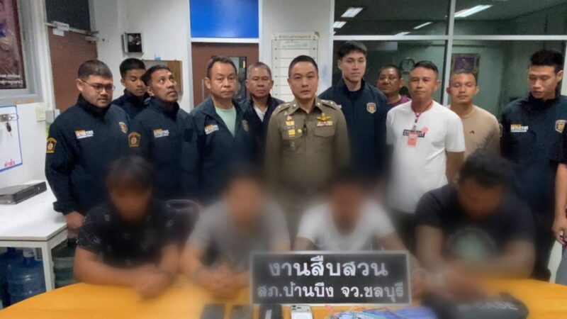 ผกก.สภ.บ้านบึง ออกปฏิบัติการ ตามรวบตัวแก๊งพม่ากว่า10 คนที่ก่อเหตุจับ รปภ.ทำร้ายมัดมือมัดเท้า ขโมยสายไฟใส่รถ ได้ตัวผู้ต้องหา 4 คน เหตุเกิดในไซต์งานแห่งหนึ่ง ใน อ.บ้านบึง
