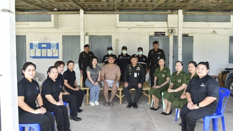 ผบ. ร.23 เยี่ยมให้กำลังใจ และติดตามอาการ กำลังพลที่ได้รับบาดเจ็บจากเหตุการณ์ในพื้นที่ชายแดนไทย – กัมพูชา ในพื้นที่ ปราสาทตาควาย จ.สุรินทร์