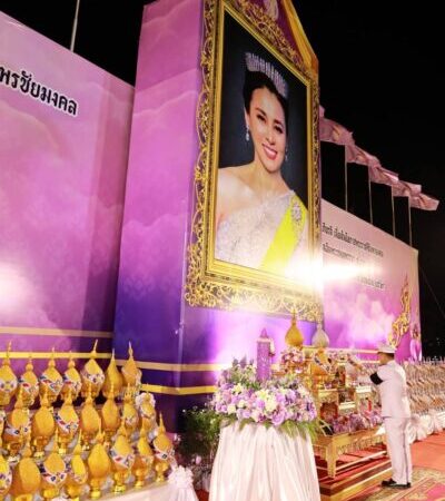 จังหวัดชลบุรี จัดพิธีถวายเครื่องราชสักการะและวางพานพุ่ม พร้อมจุดเทียนถวายพระพรชัยมงคล เนื่องในโอกาสพระราชพิธีมหามงคลเฉลิมพระชนมพรรษา 4 รอบ สมเด็จพระนางเจ้าฯ พระบรมราชินี 3 มิถุนายน 2569