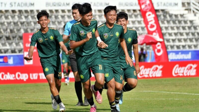 โรงเรียนกันทรารมย์ ถล่ม โรงเรียนกีฬาจังหวัดศรีสะเกษ 5-0 คว้าแชมป์ “โค้ก คัพ” โซนภาคตะวันออกเฉียงเหนือ