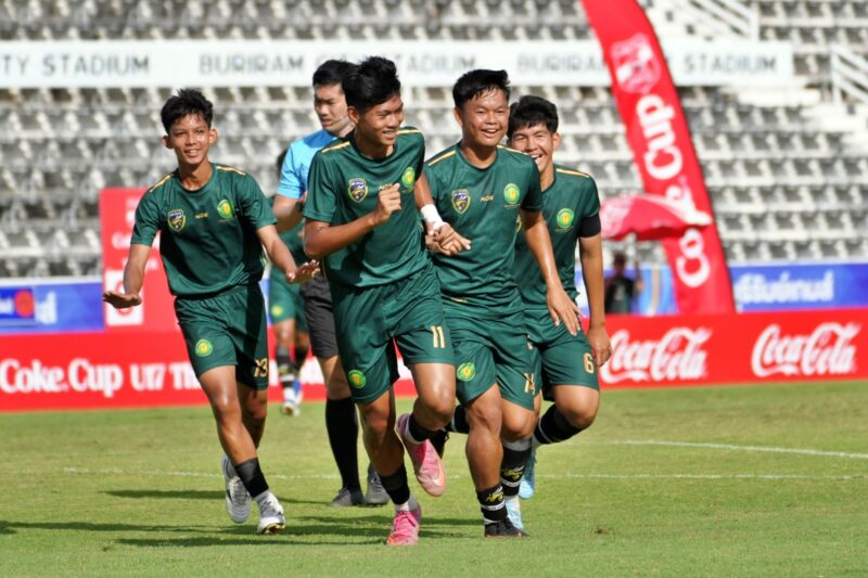 โรงเรียนกันทรารมย์ ถล่ม โรงเรียนกีฬาจังหวัดศรีสะเกษ 5-0 คว้าแชมป์ “โค้ก คัพ” โซนภาคตะวันออกเฉียงเหนือ