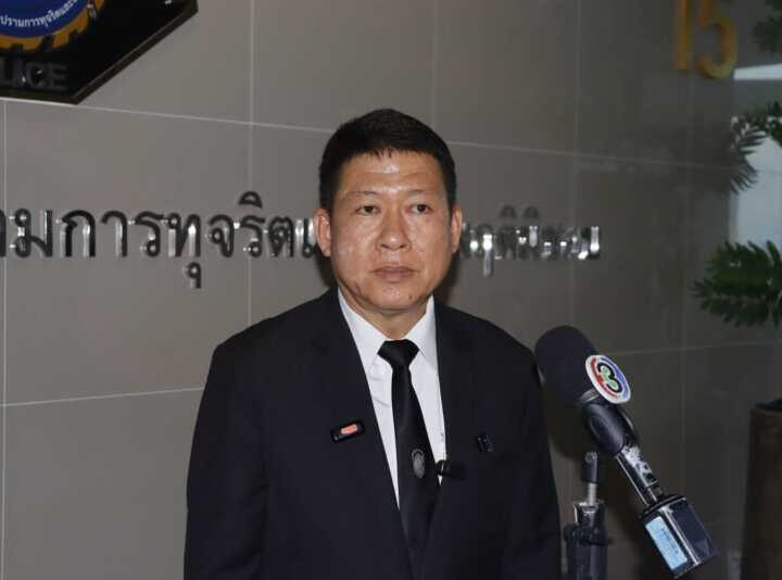 หอบหลักฐานแจ้งจับ “อดีตอธิบดีอัยการ” พฤติกรรมฉาว หิ้วเงินสด 400,000 บาท วิ่งเต้นสินบน หวังเคลียร์คดีทุจริต แสบ!แอบอ้างชื่อ “บิ๊กเต่า-ผู้การแป๊ะ”