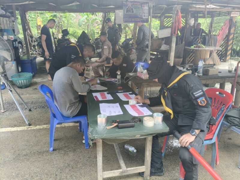 ท่าสองยาง ทหารพราน 35 -ตชด.334 จับยาบ้าหนุ่มไทยควบเก๋ง – หญิงเมียนมาขายข้ามฝั่ง