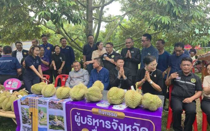 ผู้ว่าฯร้อยเอ็ด พาสื่อและครีเอเตอร์ ปักหมุดสวนทุเรียนเกาะแก้วเสลภูมิ ดันซอฟต์พาวเวอร์ท่องเที่ยวเชิงเกษตร
