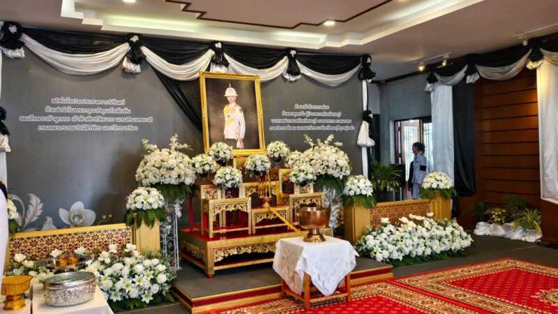 จังหวัดชลบุรี จัดพิธีถวายน้ำสรงพระศพ สมเด็จพระเจ้าลูกเธอ เจ้าฟ้าพัชรกิติยาภาฯ พสกนิกรทุกหมู่เหล่าร่วมไว้อาลัยอย่างพร้อมเพรียง