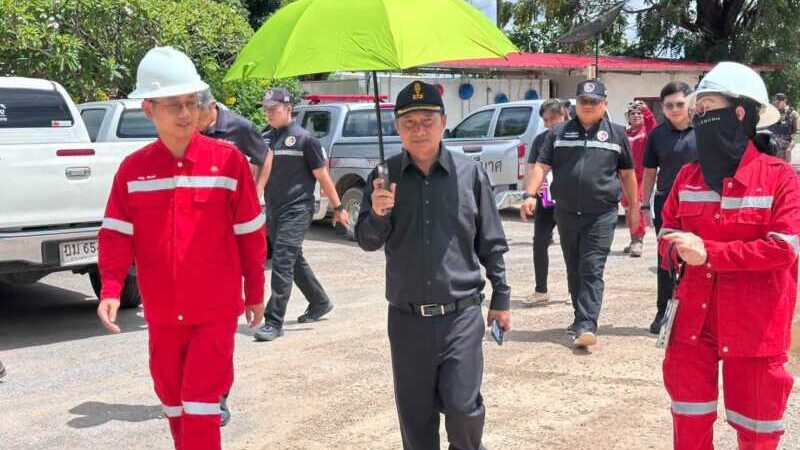 รองผู้ว่าฯ สุโขทัย นำทีมลุยตรวจคลังเก็บวัตถุระเบิด บ.สำรวจปิโตรเลียมคีรีมาศ ยันต้องเข้มงวดความปลอดภัยสูงสุด