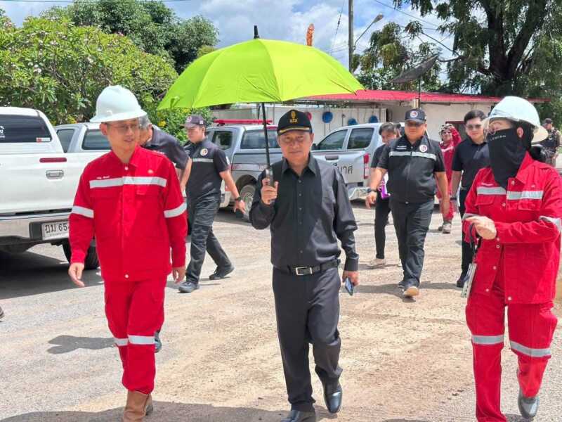 รองผู้ว่าฯ สุโขทัย นำทีมลุยตรวจคลังเก็บวัตถุระเบิด บ.สำรวจปิโตรเลียมคีรีมาศ ยันต้องเข้มงวดความปลอดภัยสูงสุด