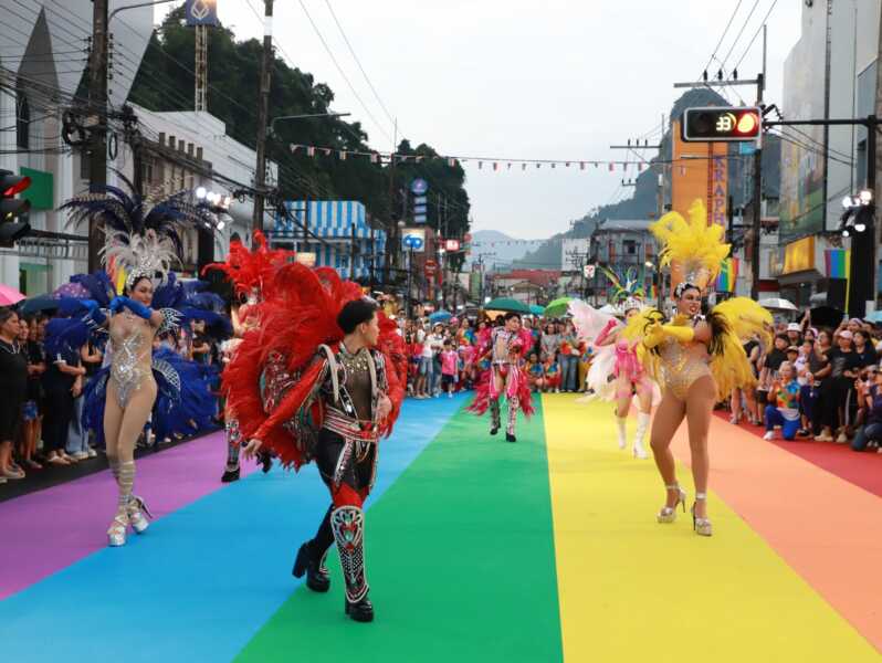 พังงาสร้างประวัติศาสตร์! จัดขบวนพาเหรด Pride Month ครั้งแรก ยิ่งใหญ่ตระการตา ปลุกกระแสความเท่าเทียม