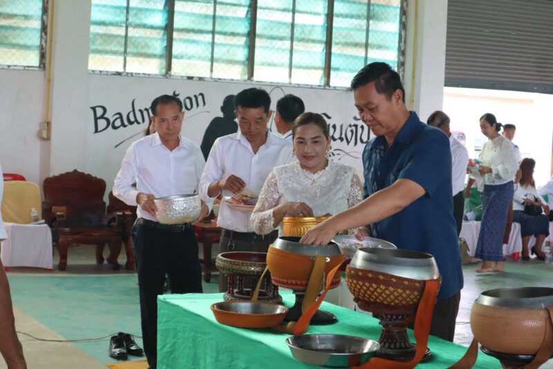 พิธีทำบุญตักบาตร เนื่องในวันสถาปนาโรงเรียนอนุบาลเทศบาลตำบลดงเย็น ประจำปีการศึกษา 2569