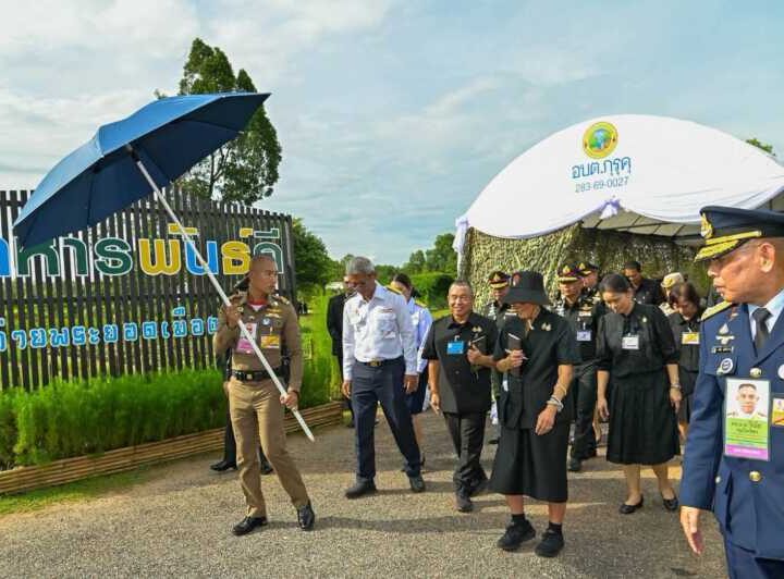 สมเด็จพระกนิษฐาธิราชเจ้า กรมสมเด็จพระเทพรัตนราชสุดาฯ สยามบรมราชกุมารี ทอดพระเนตรความก้าวหน้าการดำเนินงาน โครงการทหารพันธุ์ดี ค่ายพระยอดเมืองขวาง จังหวัดนครพนม