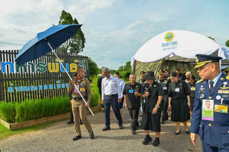 สมเด็จพระกนิษฐาธิราชเจ้า กรมสมเด็จพระเทพรัตนราชสุดาฯ สยามบรมราชกุมารี ทอดพระเนตรความก้าวหน้าการดำเนินงาน โครงการทหารพันธุ์ดี ค่ายพระยอดเมืองขวาง จังหวัดนครพนม