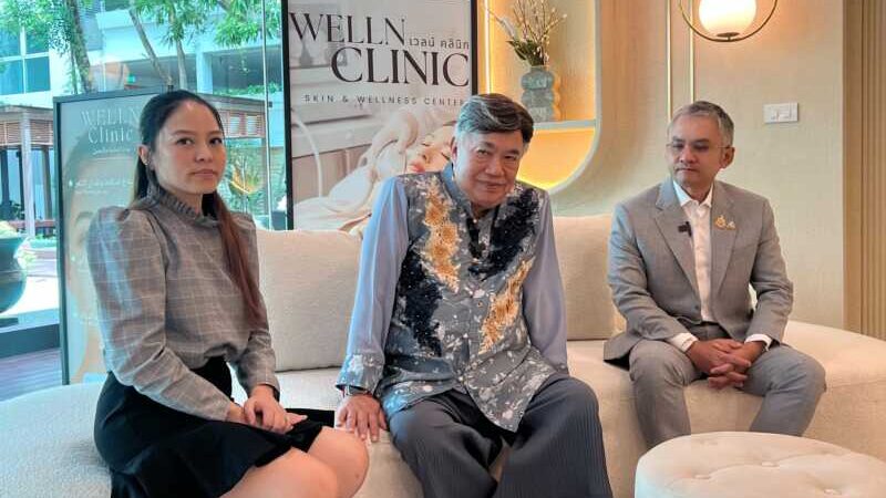 “ดร.เสรี” สุดปลื้ม สำนึกในพระมหากรุณาธิคุณ เปิดใจหลังหายป่วยเนื้องอกในสมอง นอนกอดตุ๊กตาพระราชทานทุกคืน ชี้เป็นความสำเร็จด้าน “ประสาทศัลยศาสตร์” ทหารเรือ อาจารย์นายเเพทย์เทวเจษฎา แพทย์ผู้ผ่าตัดระบุ นวัตกรรมใหม่สร้างภาพจำลอง 3D รุ่นใหม่ล่าสุด ช่วยให้รักษาผู้ป่วยได้อย่างแม่นยำ ปลอดภัย และฟื้นตัวได้เร็ว