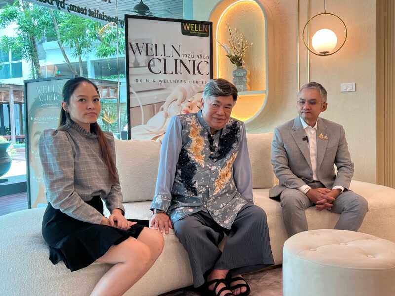 “ดร.เสรี” สุดปลื้ม สำนึกในพระมหากรุณาธิคุณ เปิดใจหลังหายป่วยเนื้องอกในสมอง นอนกอดตุ๊กตาพระราชทานทุกคืน ชี้เป็นความสำเร็จด้าน “ประสาทศัลยศาสตร์” ทหารเรือ อาจารย์นายเเพทย์เทวเจษฎา แพทย์ผู้ผ่าตัดระบุ นวัตกรรมใหม่สร้างภาพจำลอง 3D รุ่นใหม่ล่าสุด ช่วยให้รักษาผู้ป่วยได้อย่างแม่นยำ ปลอดภัย และฟื้นตัวได้เร็ว