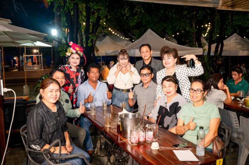 “ดร.จิต” เปิดร้าน “อิ่มอกอิ่มใจ ปราณบุรีซีฟู๊ด” ต้อนรับกองประกวด Mister National Universe 2026 สร้างสีสันระดับโลก ณ ประจวบคีรีขันธ์