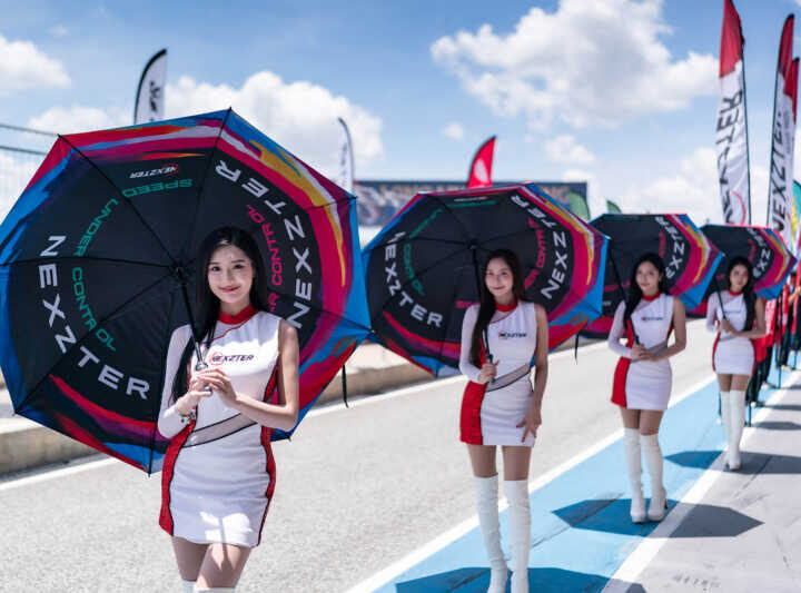 ส่องความน่ารักปนแซ่บของสาวๆ ในกิจกรรม 𝗣𝗶𝘁 𝗪𝗮𝗹𝗸 ศึก 𝗡𝗘𝗫𝗭𝗧𝗘𝗥 𝗕𝗥𝗜𝗖 𝗦𝘂𝗽𝗲𝗿𝗯𝗶𝗸𝗲 𝟮𝟬𝟮𝟲 สนามเปิดฤดูกาล ที่ สนามช้าง อินเตอร์เนชั่นแนล เซอร์กิต จ.บุรีรัมย์